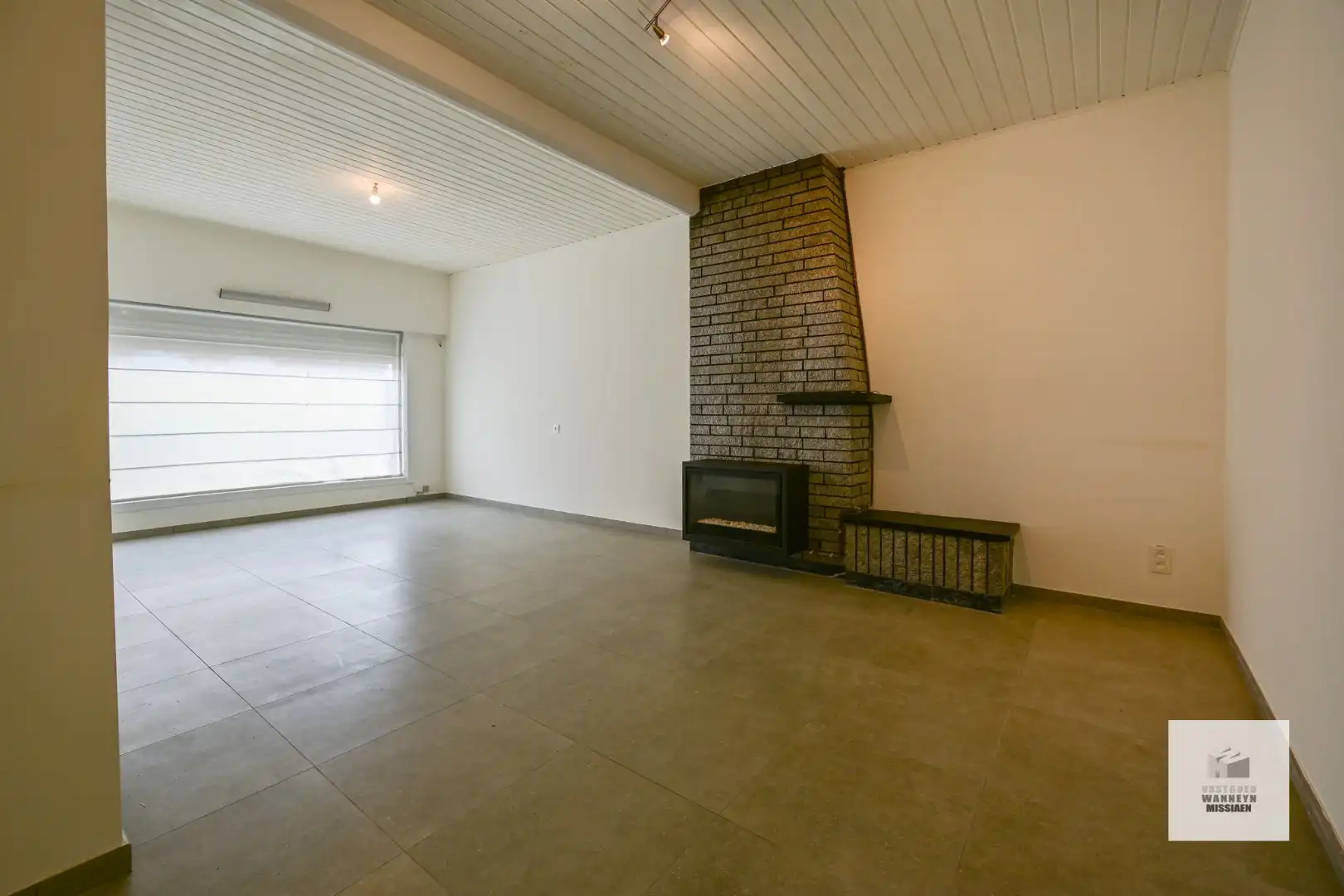 Gerenoveerde rijwoning met 3 slpk, tuin en garage in Zwevezele foto 5