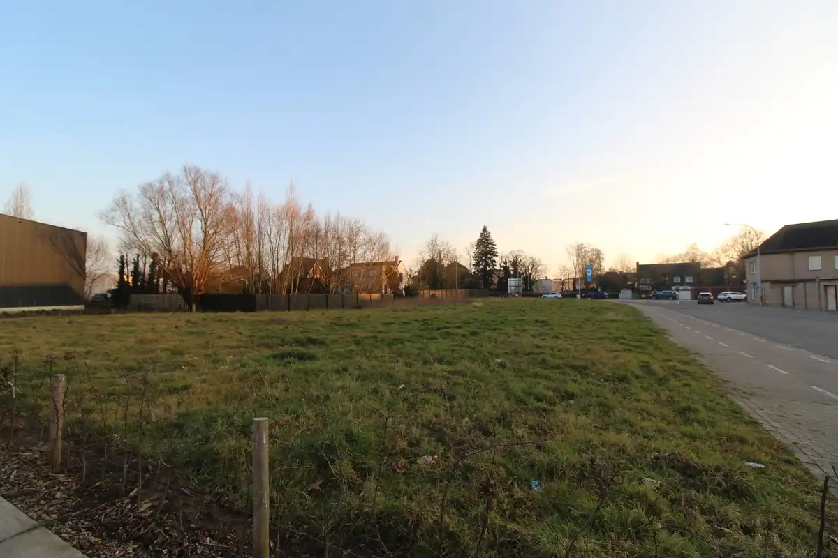 Bouwgrond met veel mogelijkheden te koop Roeselare foto 2