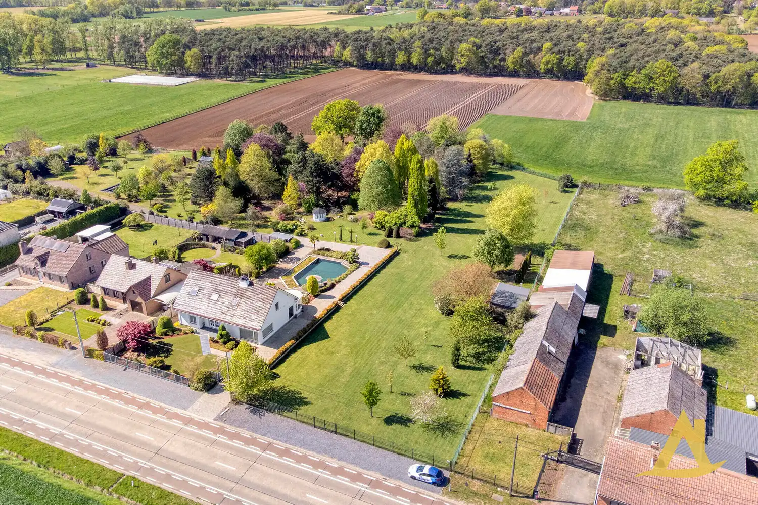 EXCLUSIEVE VILLA MET PARKTUIN EN ZWEMVIJVER OP EEN PERCEEL VAN 1HA 5A 16CA! foto 81