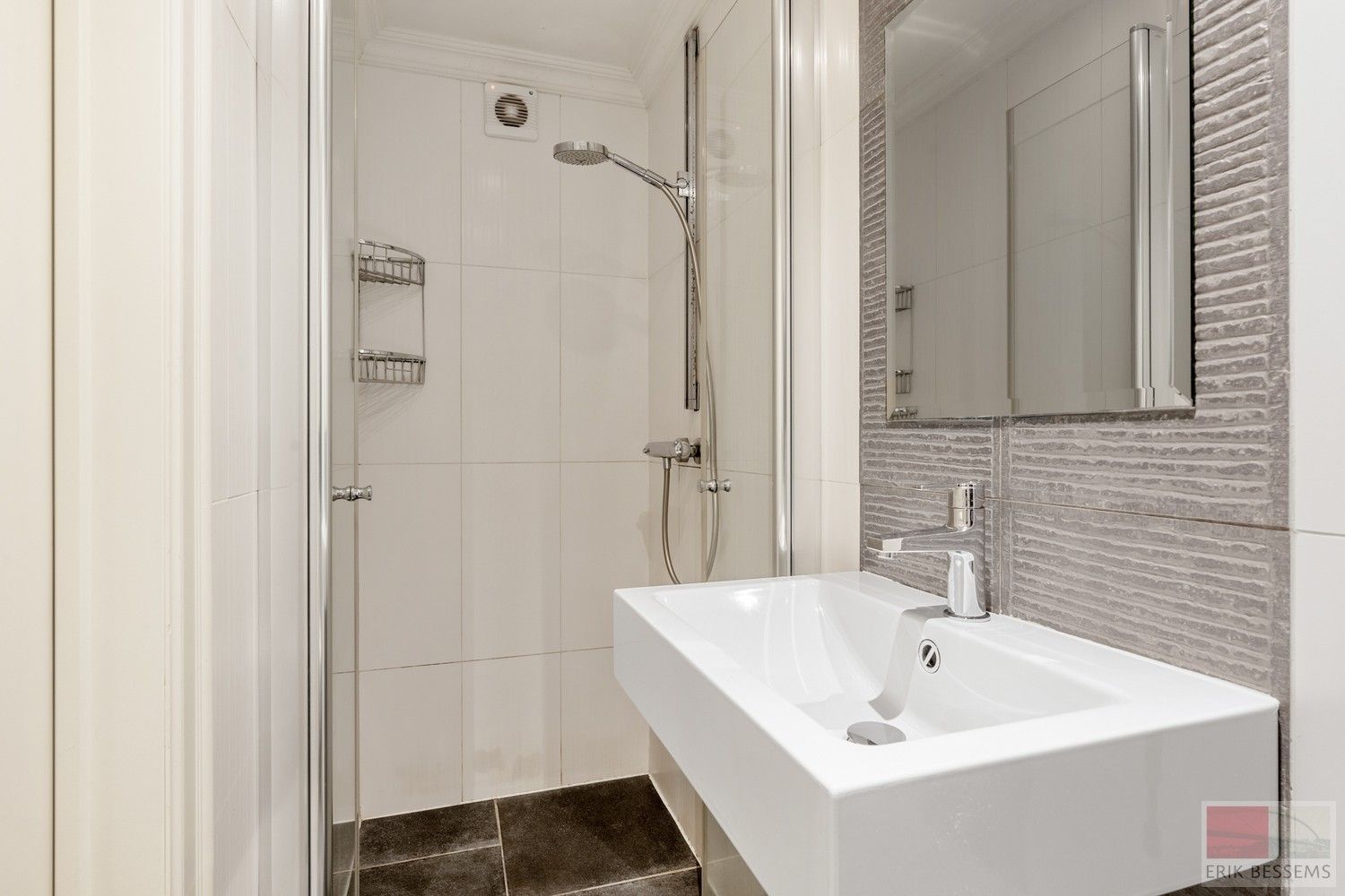 Deze ruime landelijk gelegen woning, met een woonoppervlakte van circa 287 m² en gelegen op een perceel van 3969 m², is voorzien van alle moderne comfort. foto 11