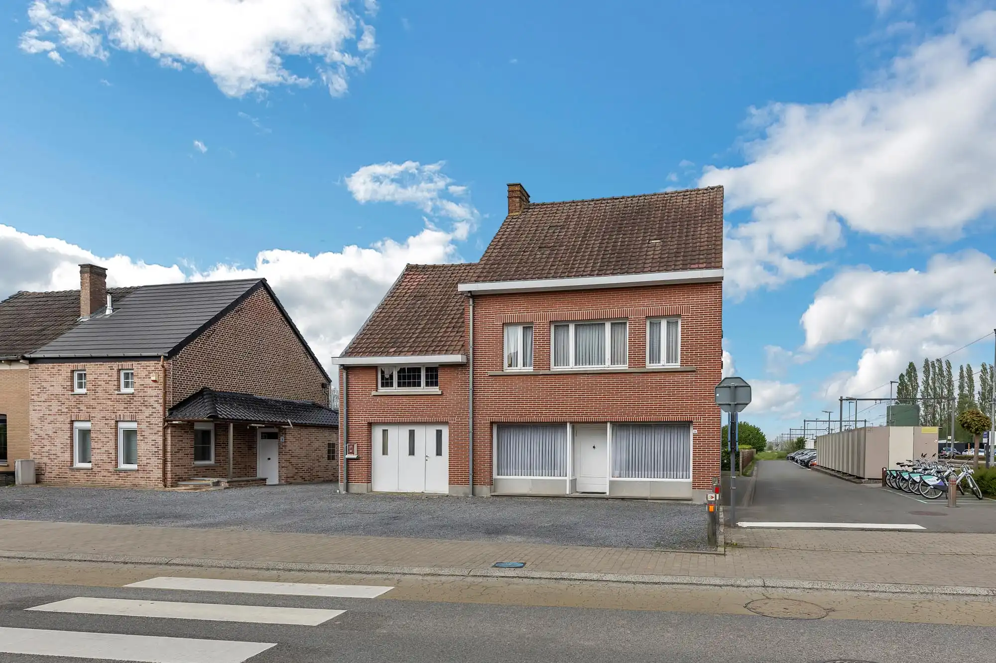 Hoofdfoto van de publicatie: Handelspand met woonst te koop centraal te Galmaarden