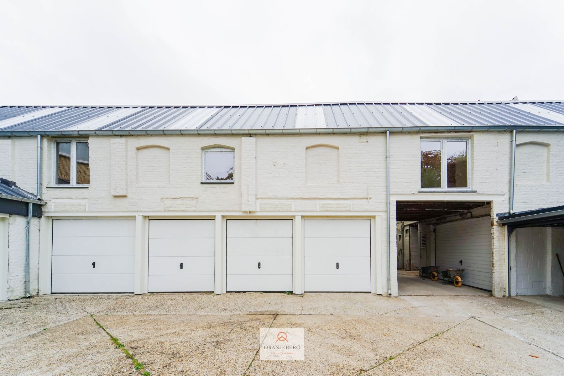 Garageboxen, Opbergboxen en Loodsen in Gent te koop foto {{pictureIndex}}