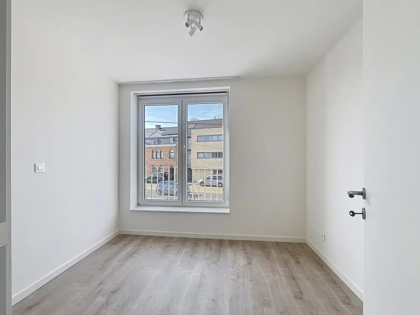 Gelijkvloers Handelpand met woonst (2 SLPK), nieuwbouw! foto 11