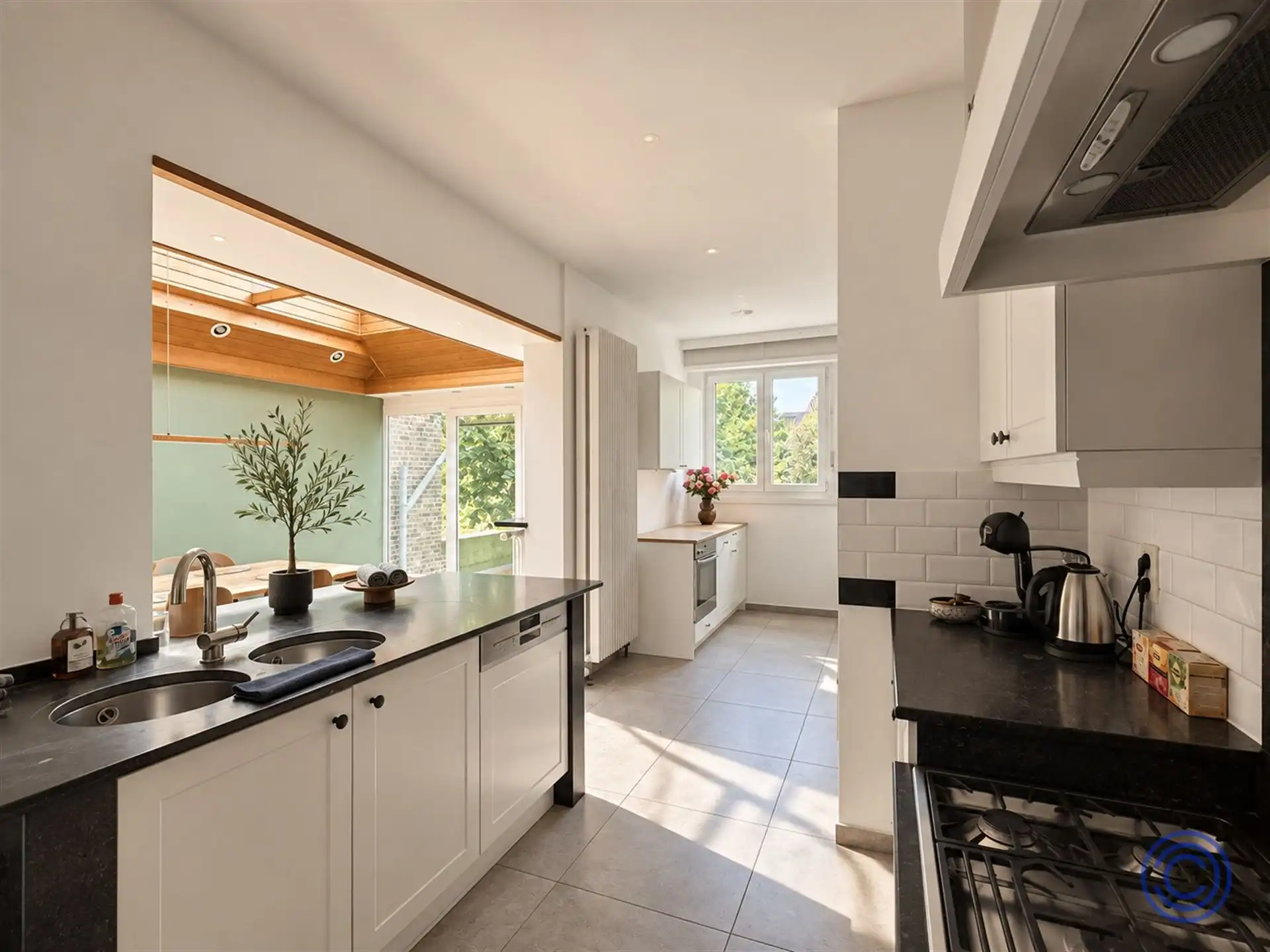 Uitzonderlijk ruim 3-slaapkamerappartement met tuin en dubbele garage foto 6