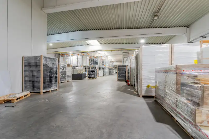 Instapklaar bedrijfsgebouw op strategische ligging te huur in Roeselare foto 11