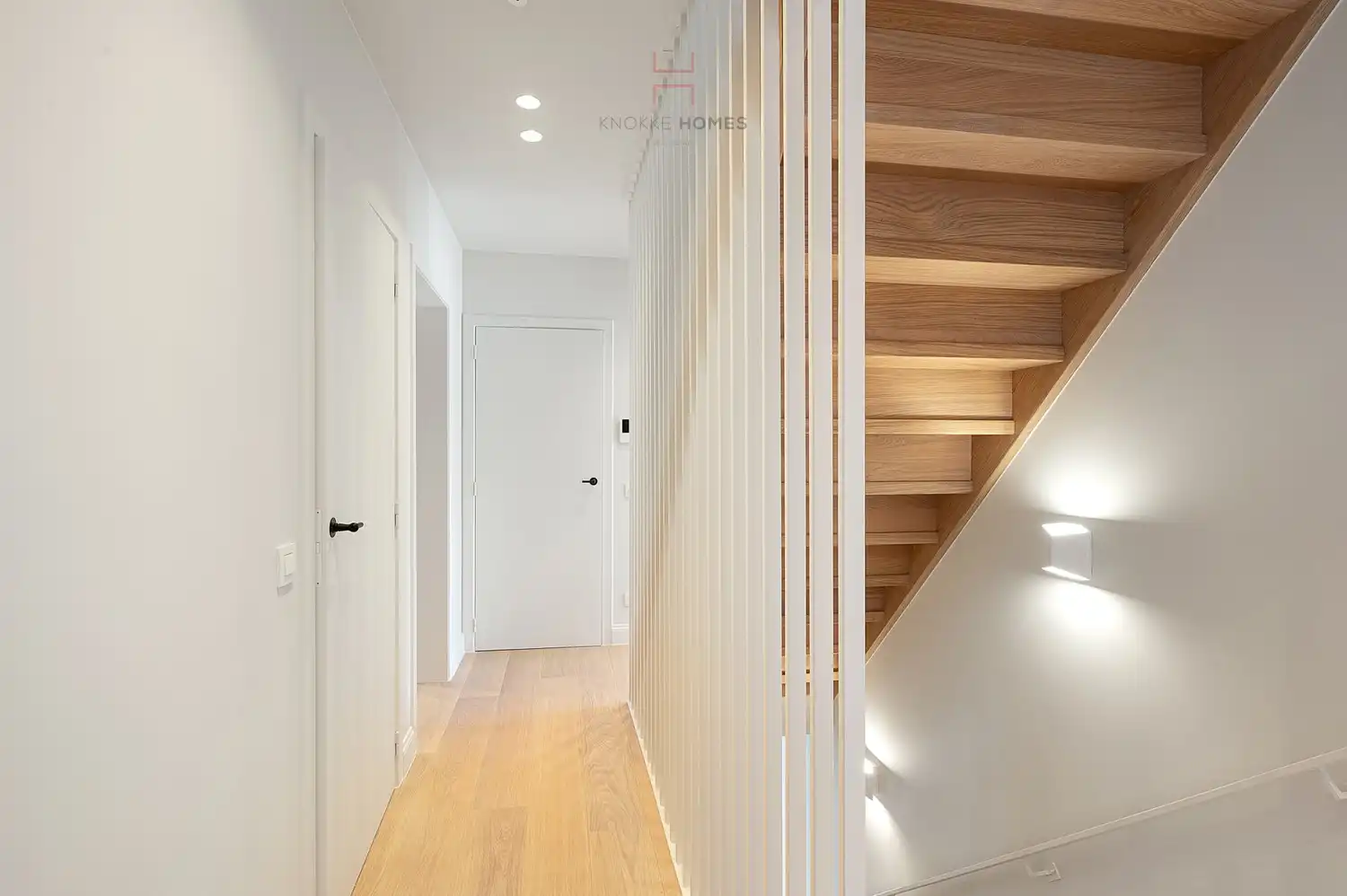 Uitzonderlijk gerenoveerde koppelvilla op topligging in Duinbergen foto 22