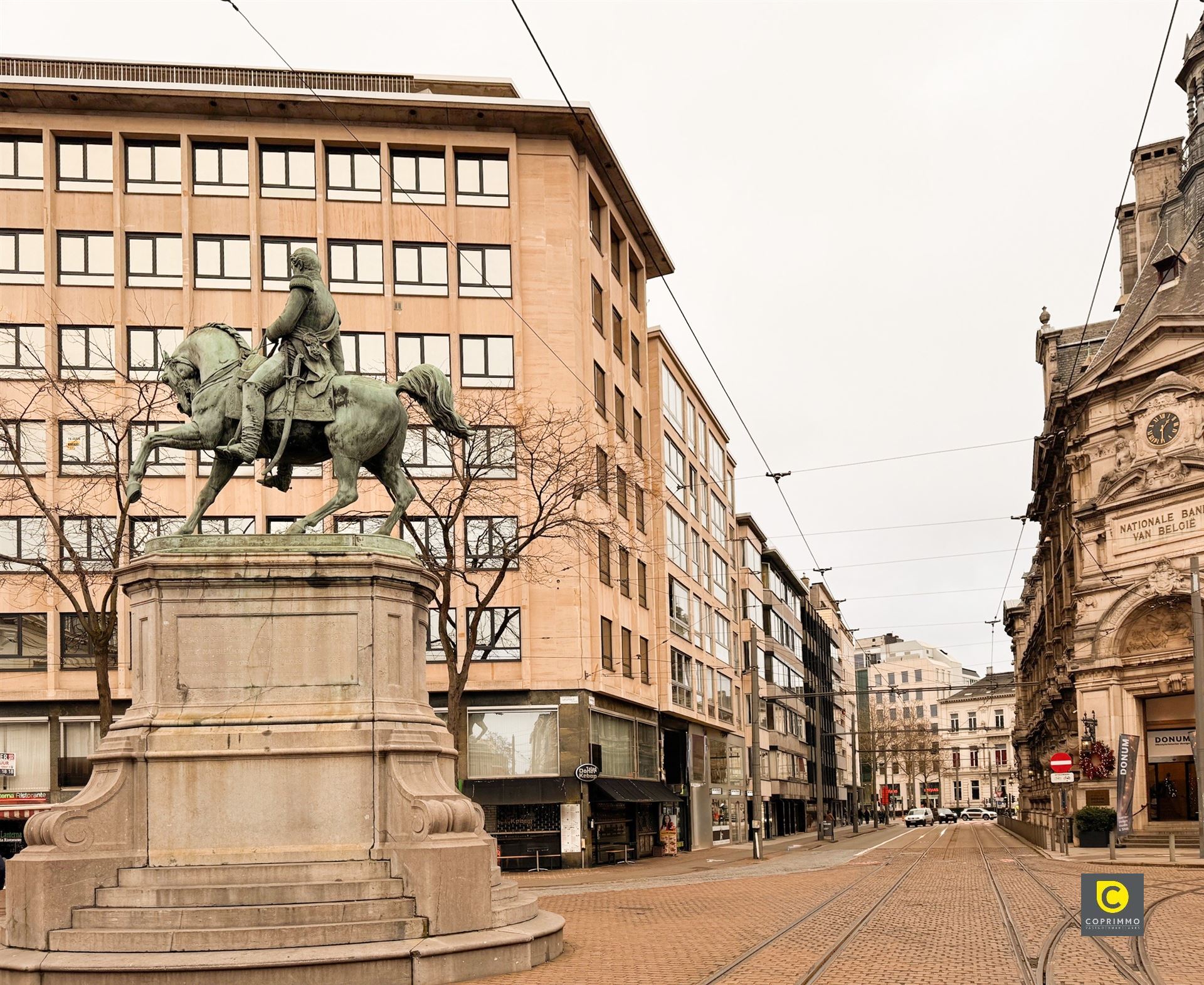 Gemeubelde designstudio op topligging aan het Mechelsplein foto 2