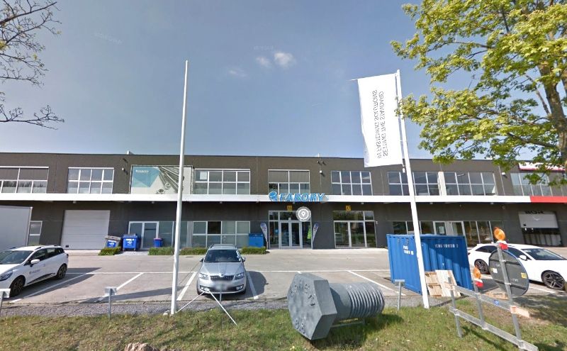 Moderne KMO-unit met magazijn en kantoorruimte in Mariakerke foto {{pictureIndex}}