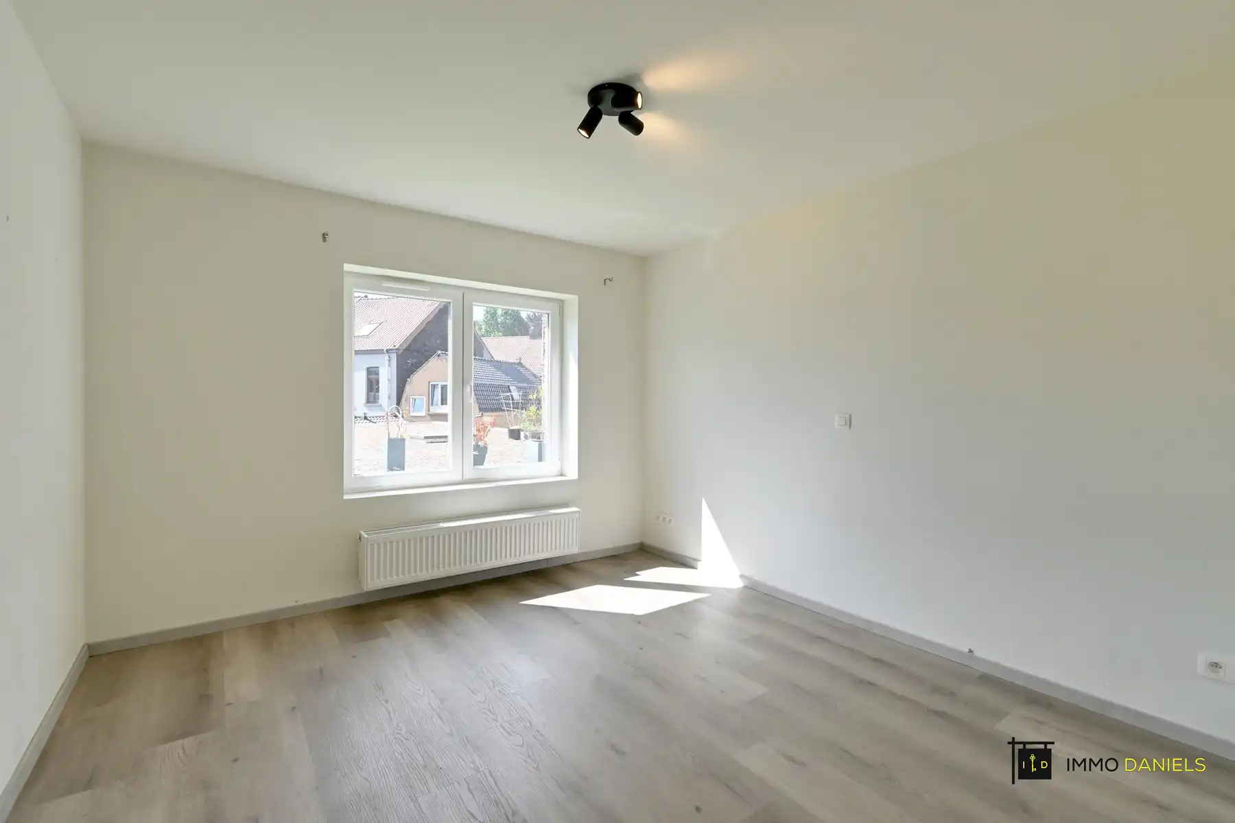 Gunstig gelegen handelspand met instapklare woonst (3slks.) foto 20