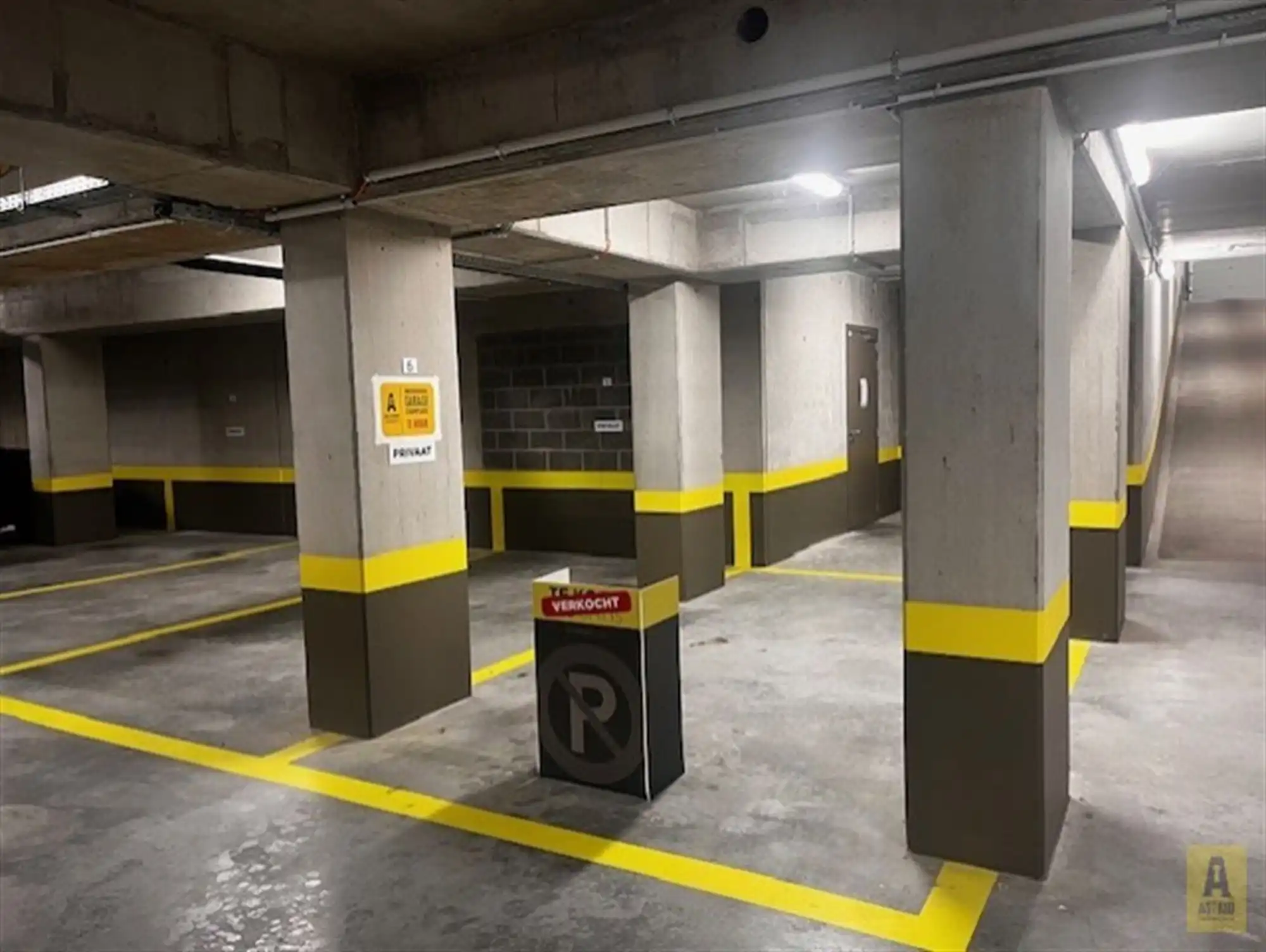 Meerdere ondergrondse parkeerplaatsen te huur in res Europe foto 3