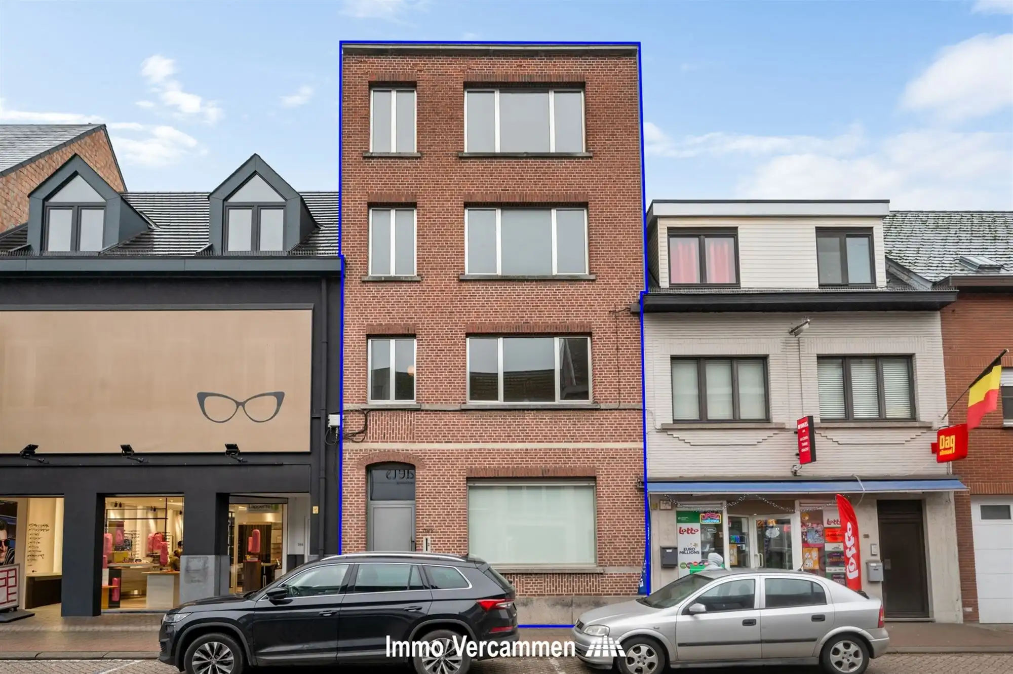 Opbrengsteigendom ingericht met 2 appartementen in het centrum van Putte foto {{pictureIndex}}