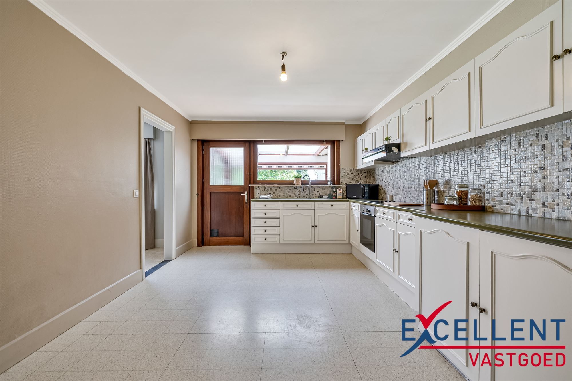 Ruime woning met veel potentieel op rustige locatie in Nevele te koop foto 7