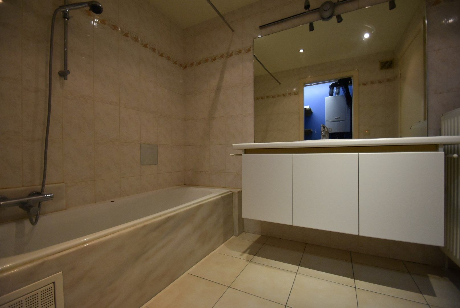 Betaalbaar appartement met 2 slaapkamers, terras en garage vlakbij centrum van Beverst foto 15