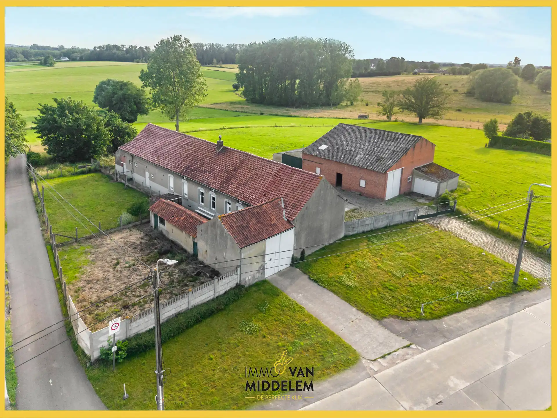 Hoofdfoto van de publicatie: PRACHTIG GELEGEN TE RENOVEREN HOEVE OP +/- 1,50 HECTARE
