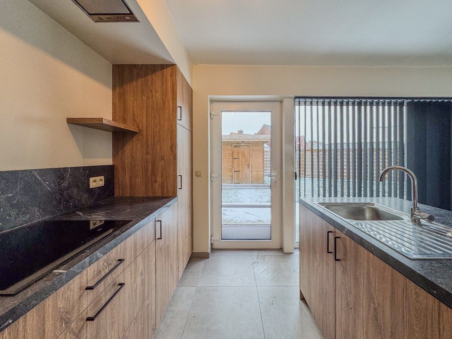 Recente woning met 3 slaapkamers, carport en tuin. foto 8