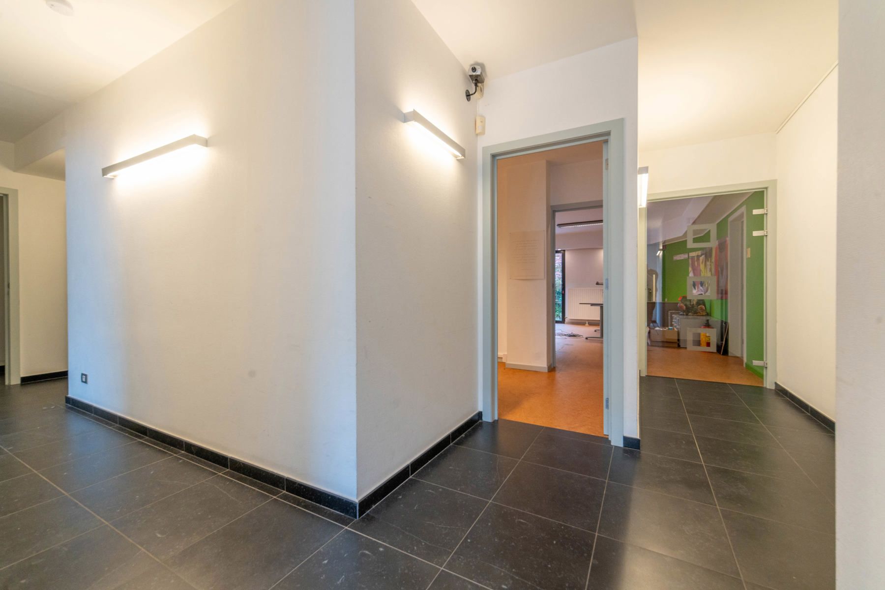 Kantoorgebouw op toplocatie. foto 2