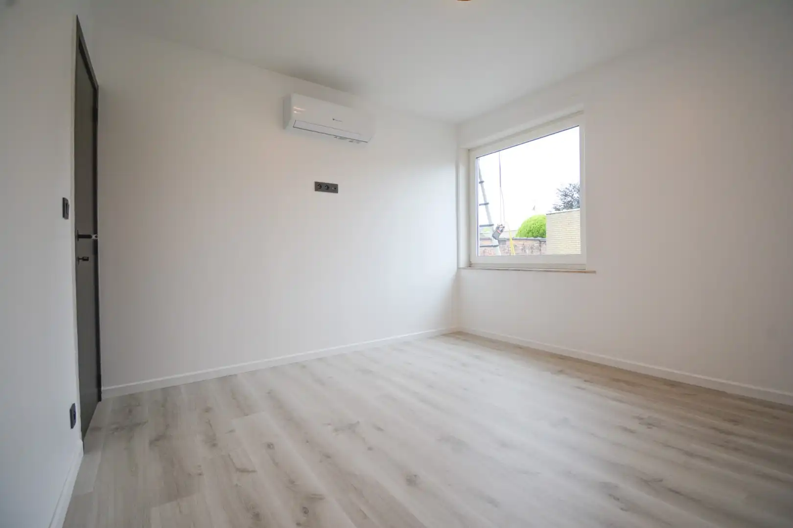 Instapklaar gelijkvloers appartement met garage te Roeselare foto 10