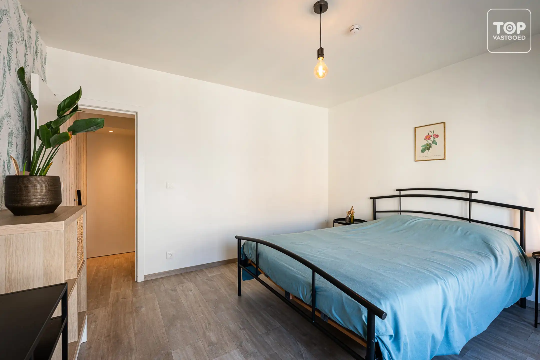 Ideale starterswoning met 2 slaapkamers en dressing. foto 24