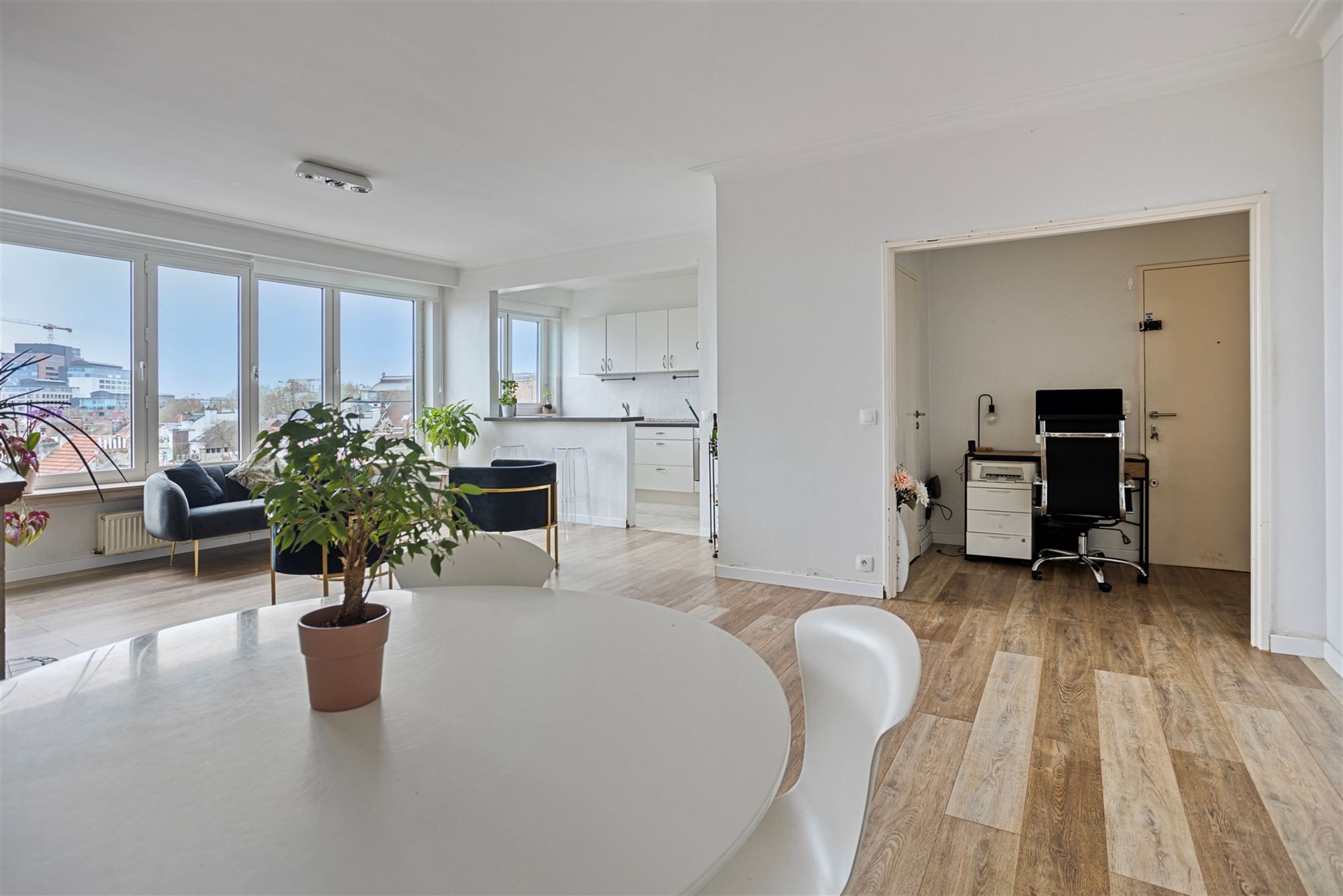 Appartement met 3 slaapkamers en terras op een centrale locatie foto {{pictureIndex}}