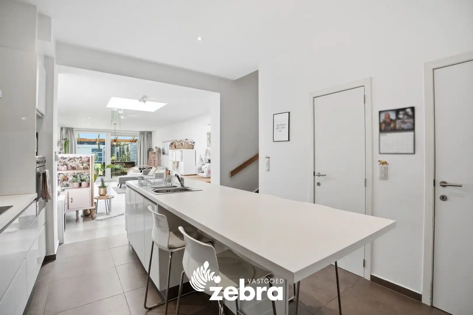 Instapklare, volledig gerenoveerde woning in Tielt met tuin, terras en uitweg! foto 9