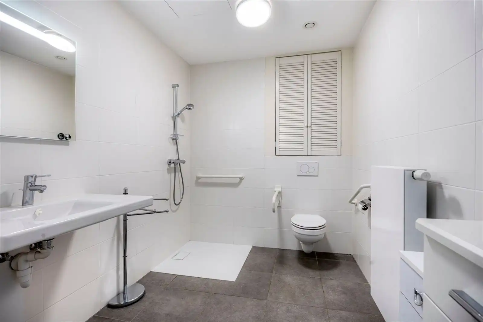 Modern assistentie appartement (1 slaapkamer) te Halle foto 10