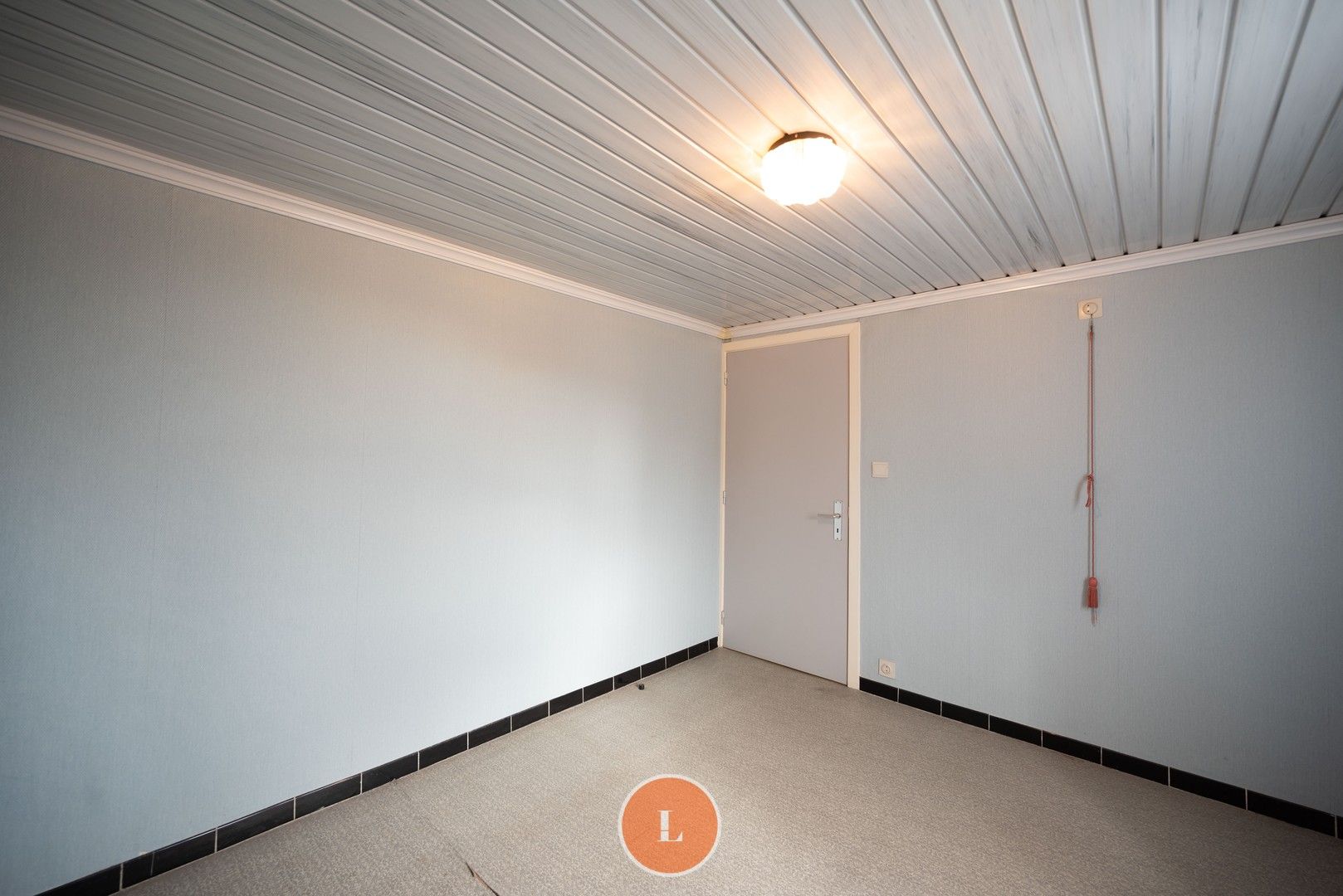 Te renoveren halfopen woning met 3 slaapkamer, garage op een perceel van net geen 1000m² foto 11