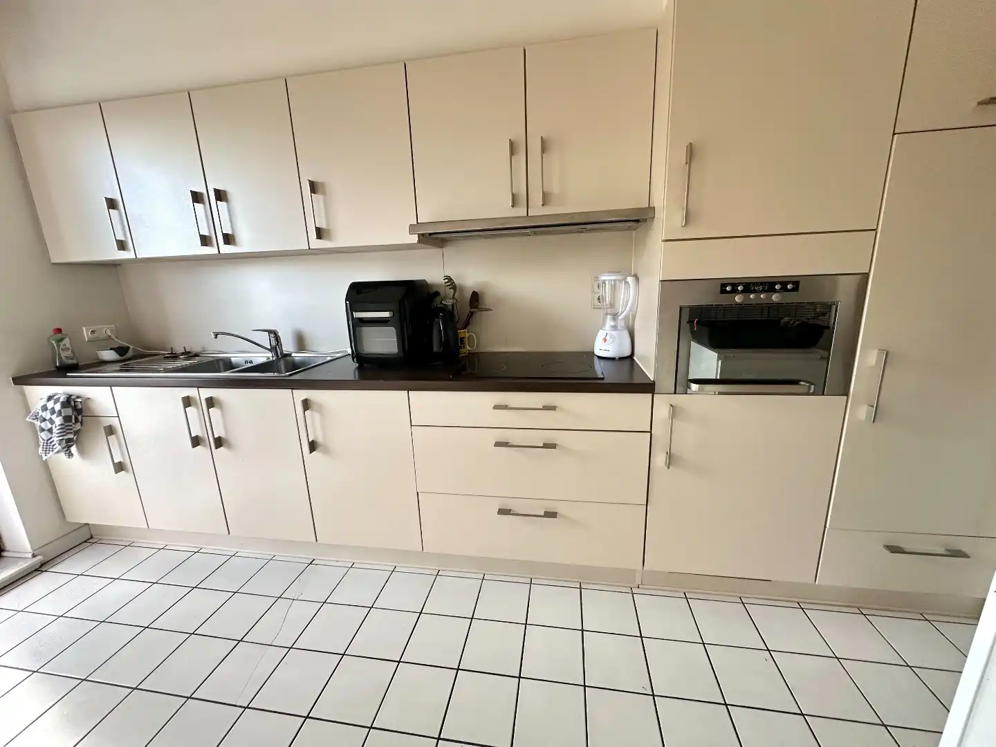 Gezellig en instapklaar 2-slaapkamerappartement met ruim terras foto 6