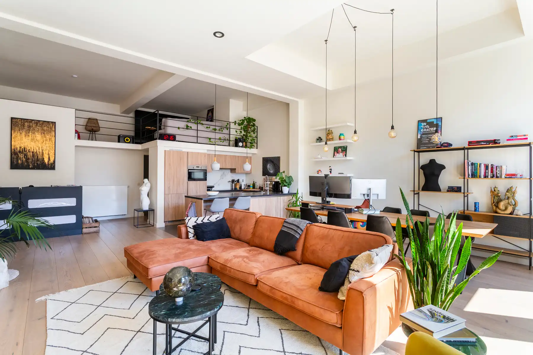 Ruime loft met 2 slaapkamers op centrale locatie foto 3