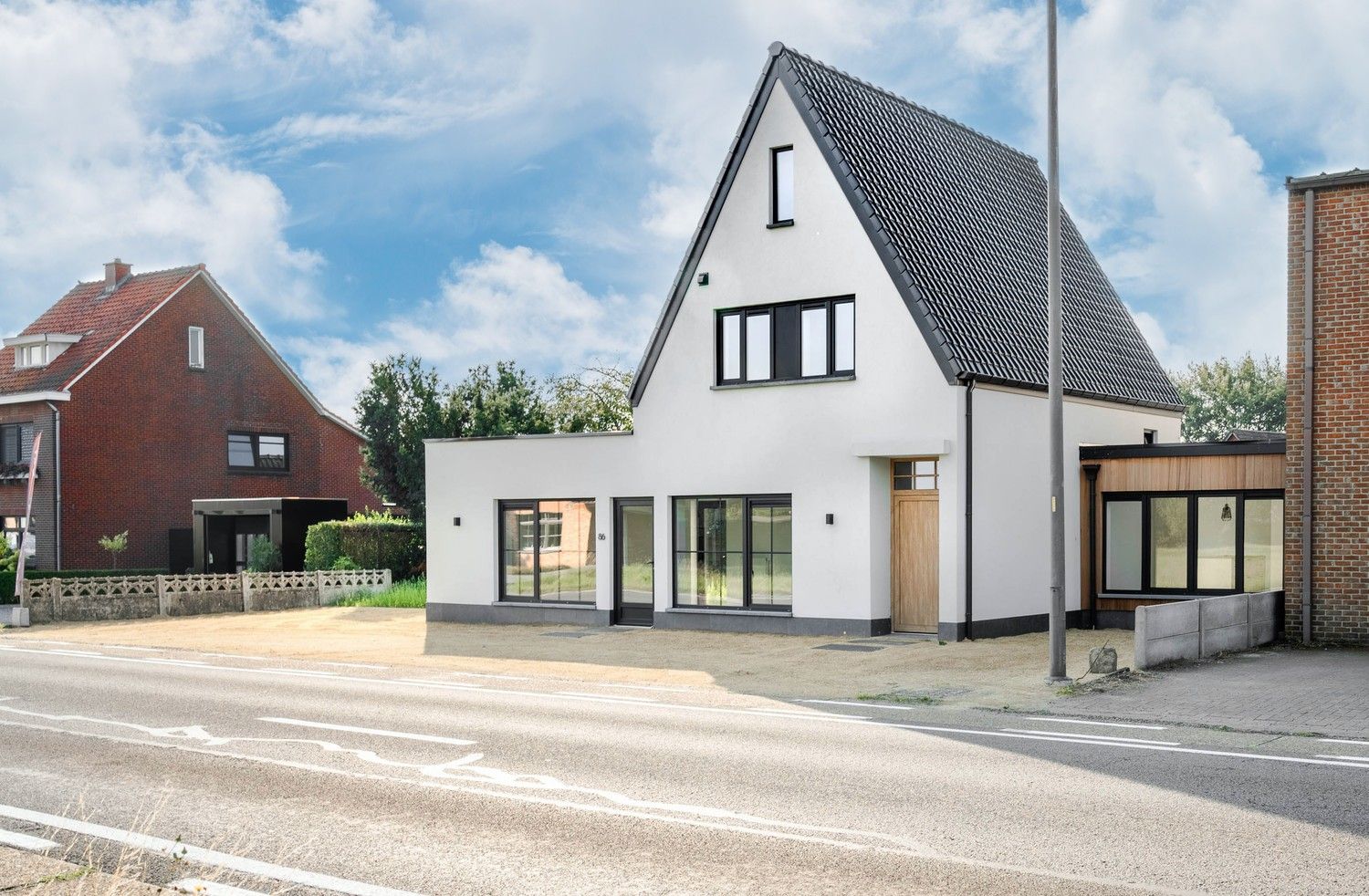 Volledig gerenoveerde woning met zeer veel mogelijkheden foto 2