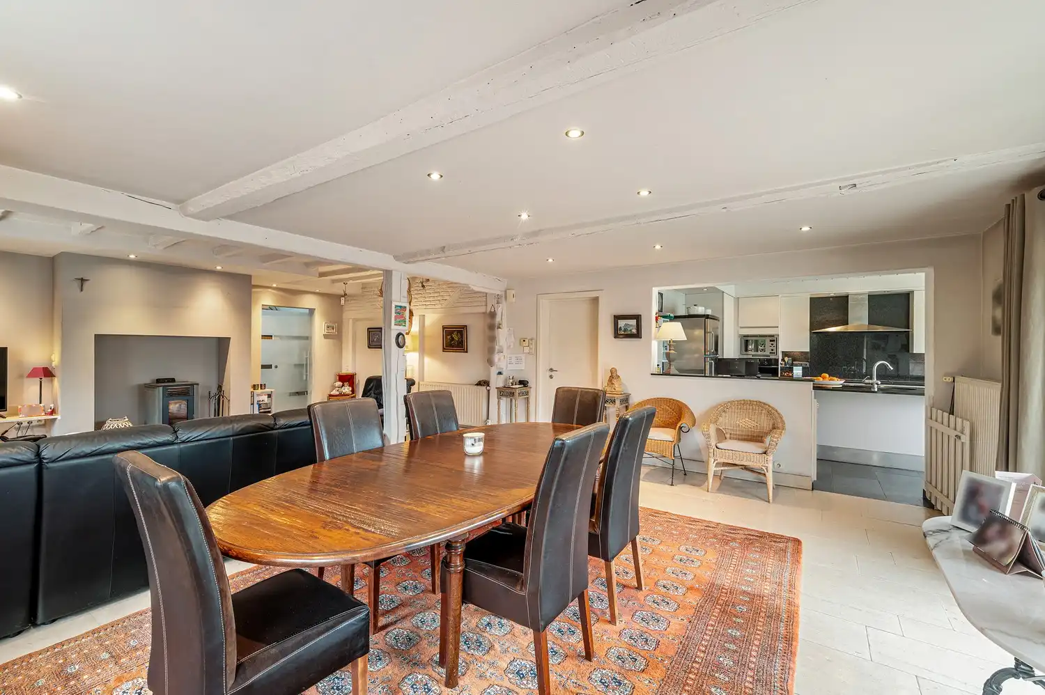 Karaktervolle villa met 6 slaapkamers, tuin en ruime loods foto 7