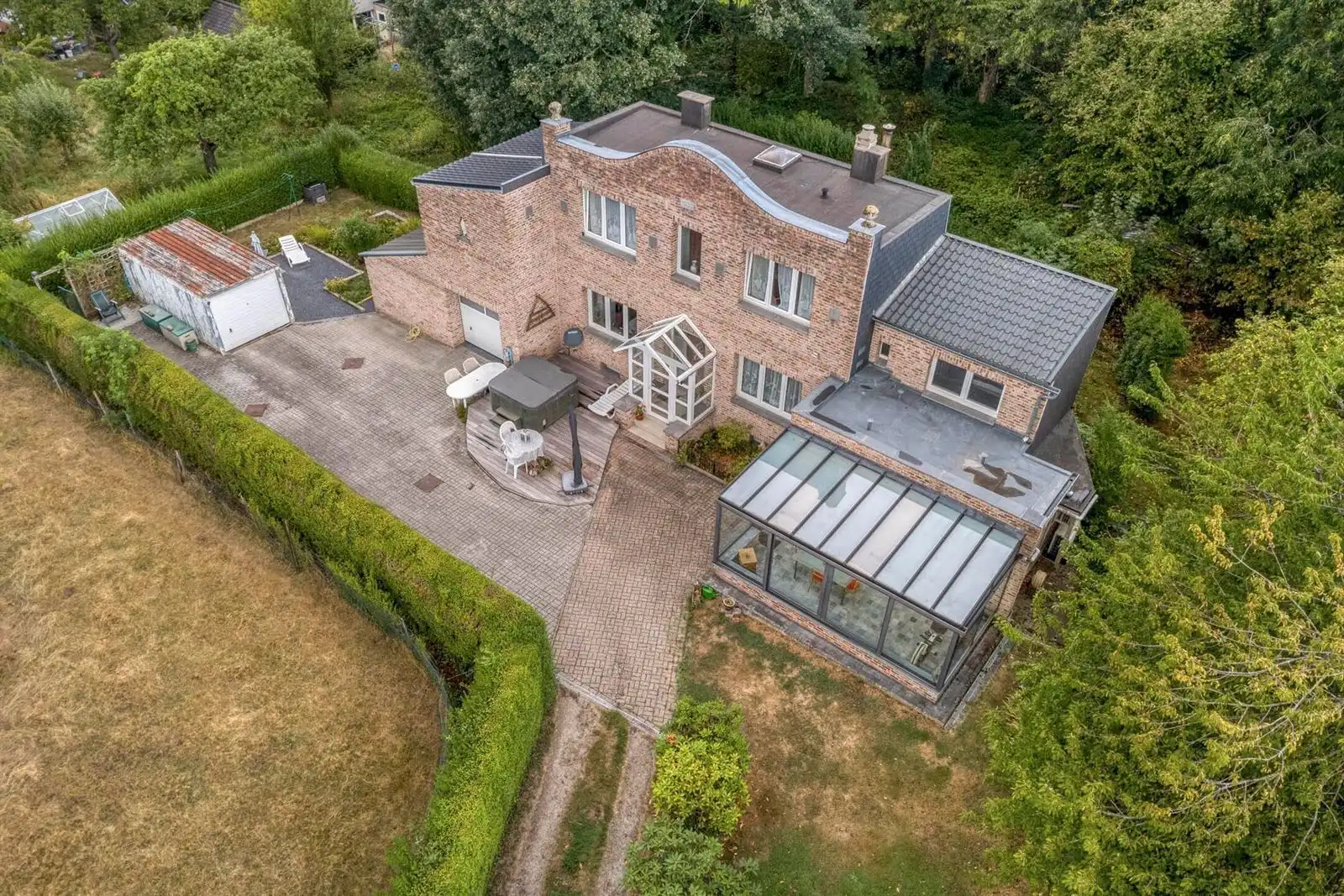 Unieke woning op mooi perceel van 12a foto 4