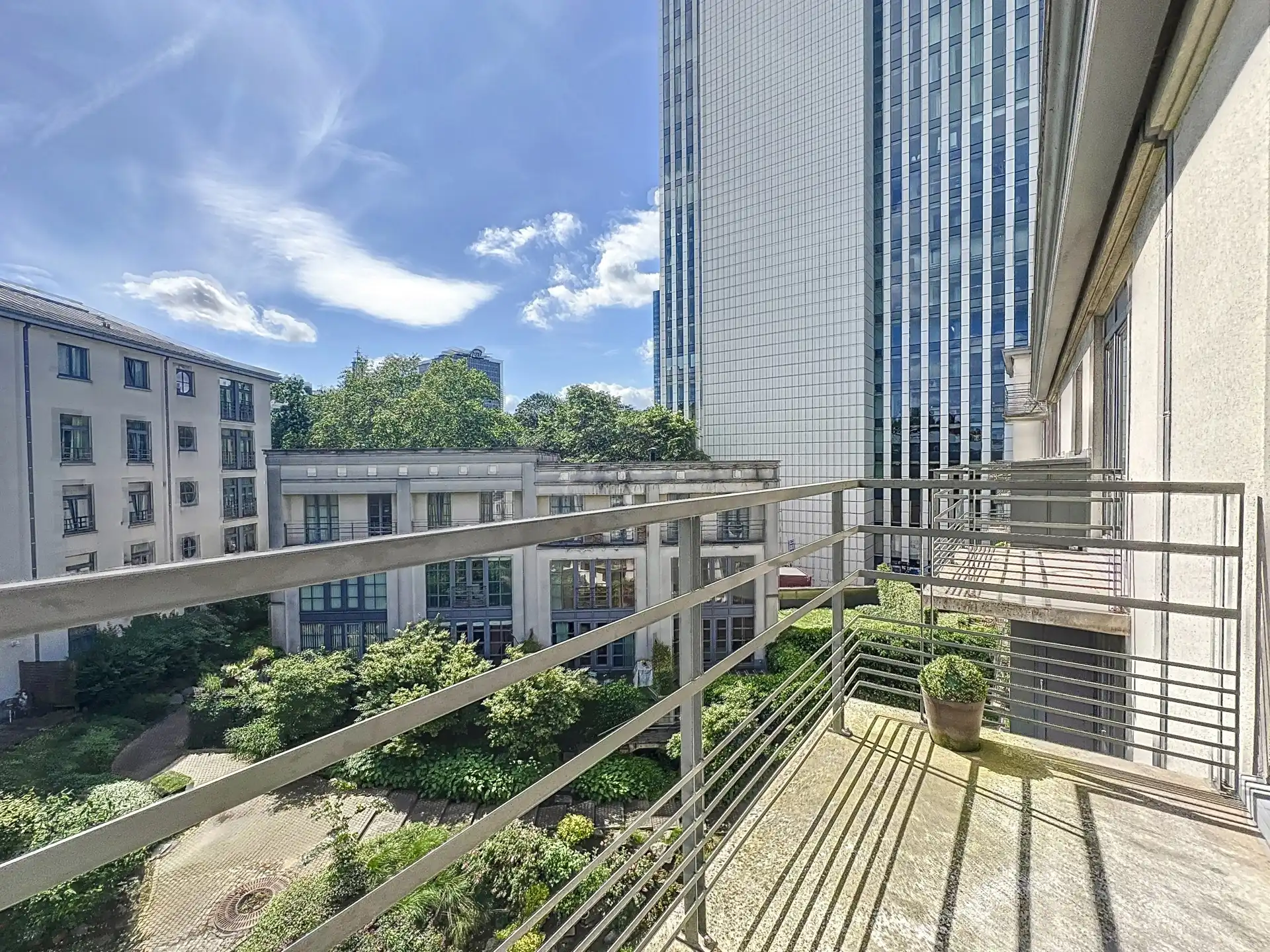 Vlakbij de Botanische Tuinen, mooie flat met 2 slaapkamers  foto 9