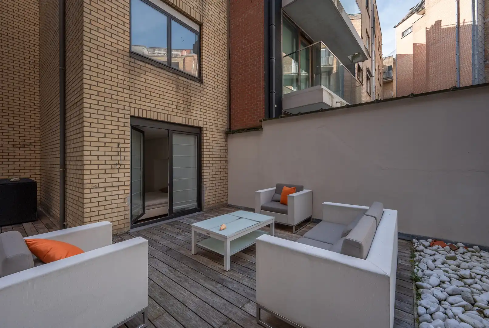 Hedendaags appartement genietend van een open zicht, centraal gelegen op de Kustlaan in het Zoute. foto 13