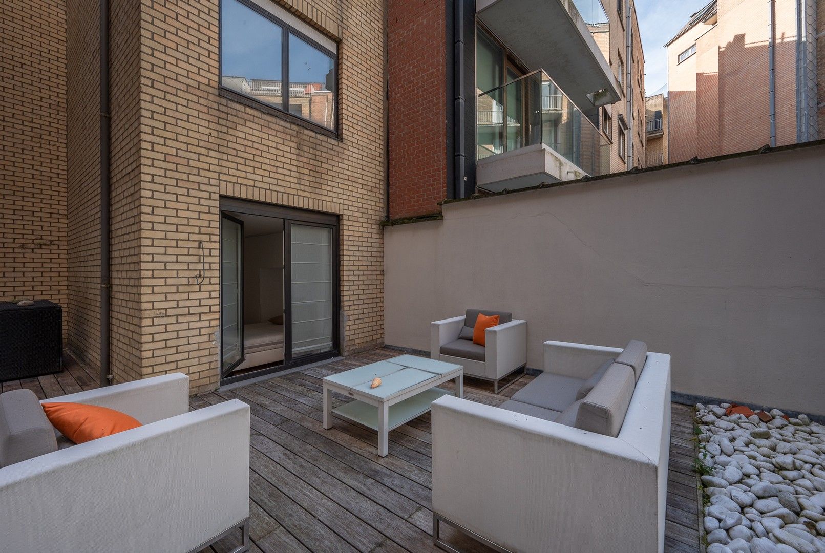 Hedendaags appartement genietend van een open zicht, centraal gelegen op de Kustlaan in het Zoute. foto 13