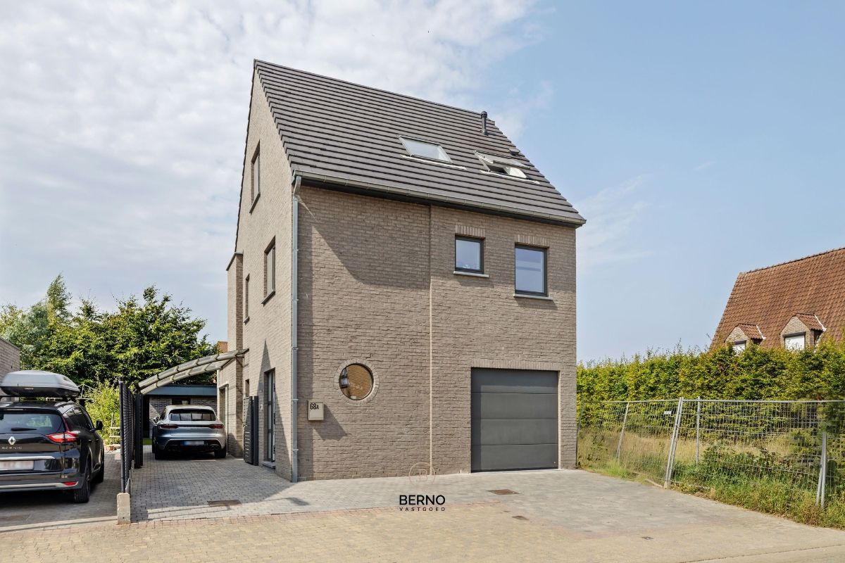 Prachtige, instapklare HOB met 4 slaapkamers. foto {{pictureIndex}}