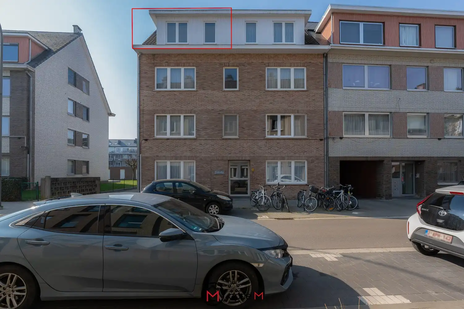 Instapklaar appartement dichtbij het centrum van Hasselt te koop foto {{pictureIndex}}