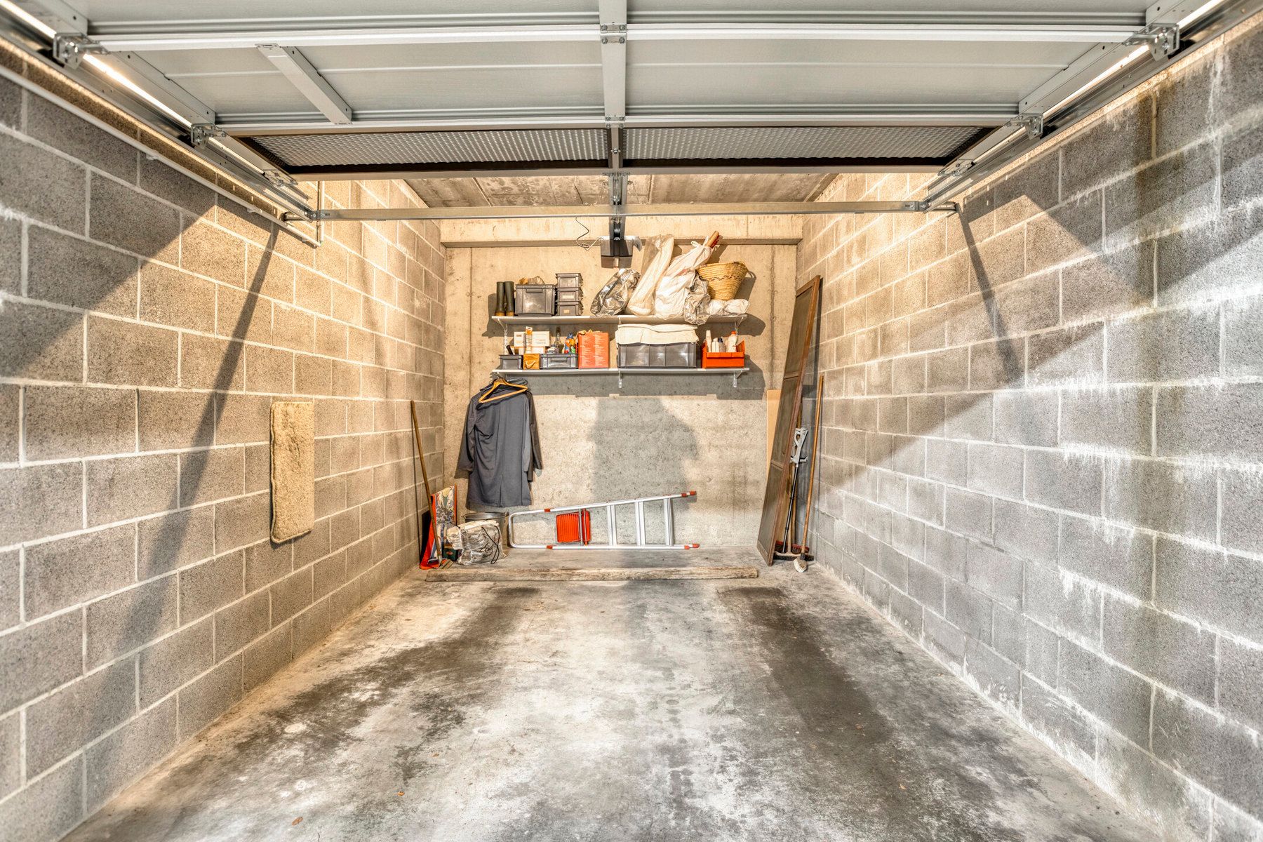 Instapklaar appartement met grote garage !! foto 14