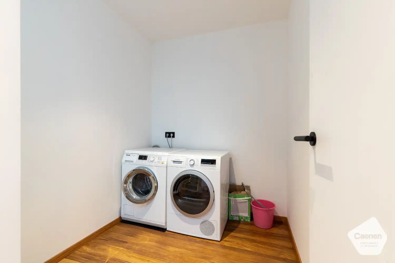 Volledig gerenoveerde woning in het hart van Assebroek met 3 mooie slaapkamers en prachtige tuin foto 14