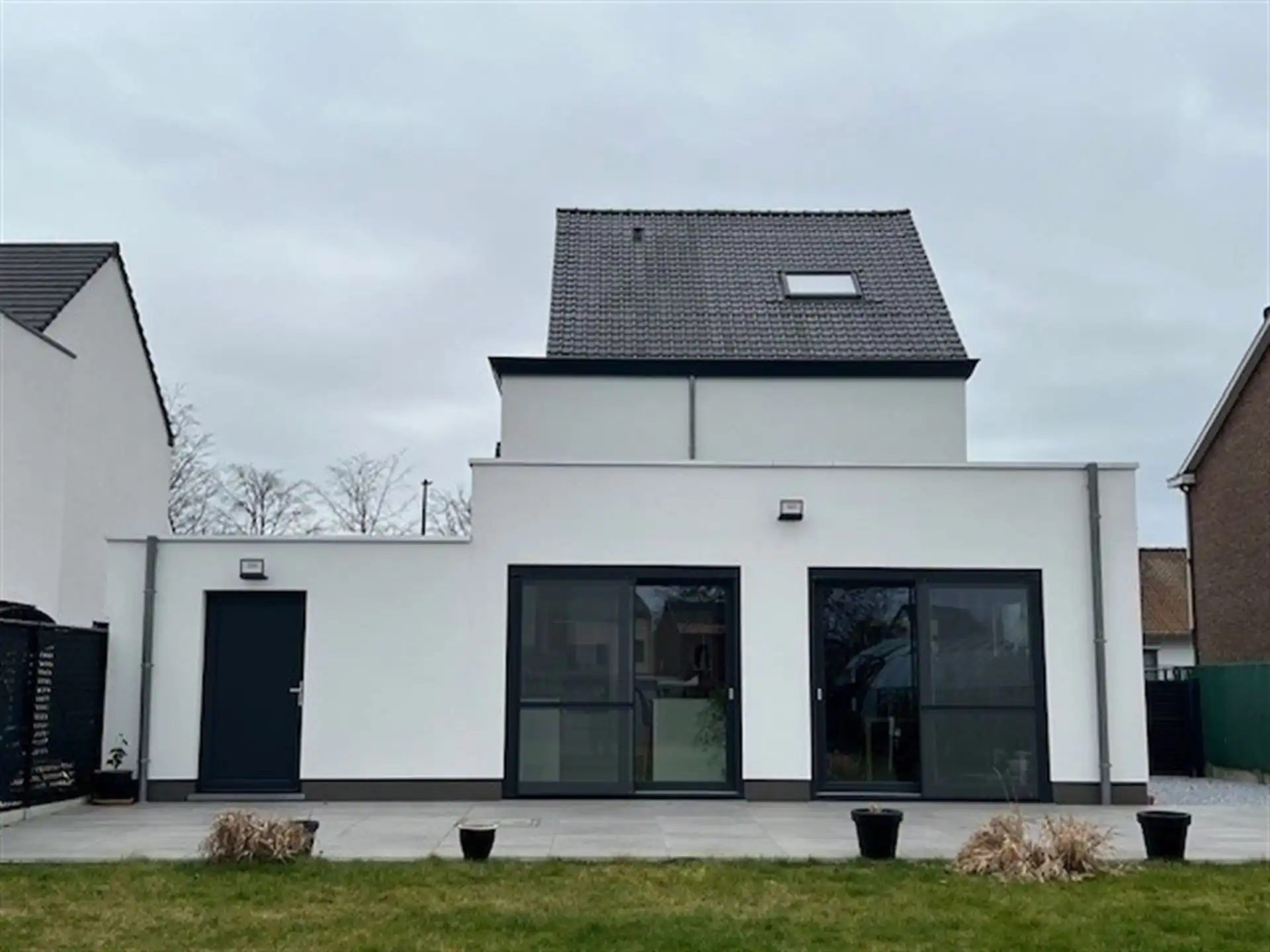Instapklare alleenstaande woning met grote tuin in hartje Breendonk! foto {{pictureIndex}}