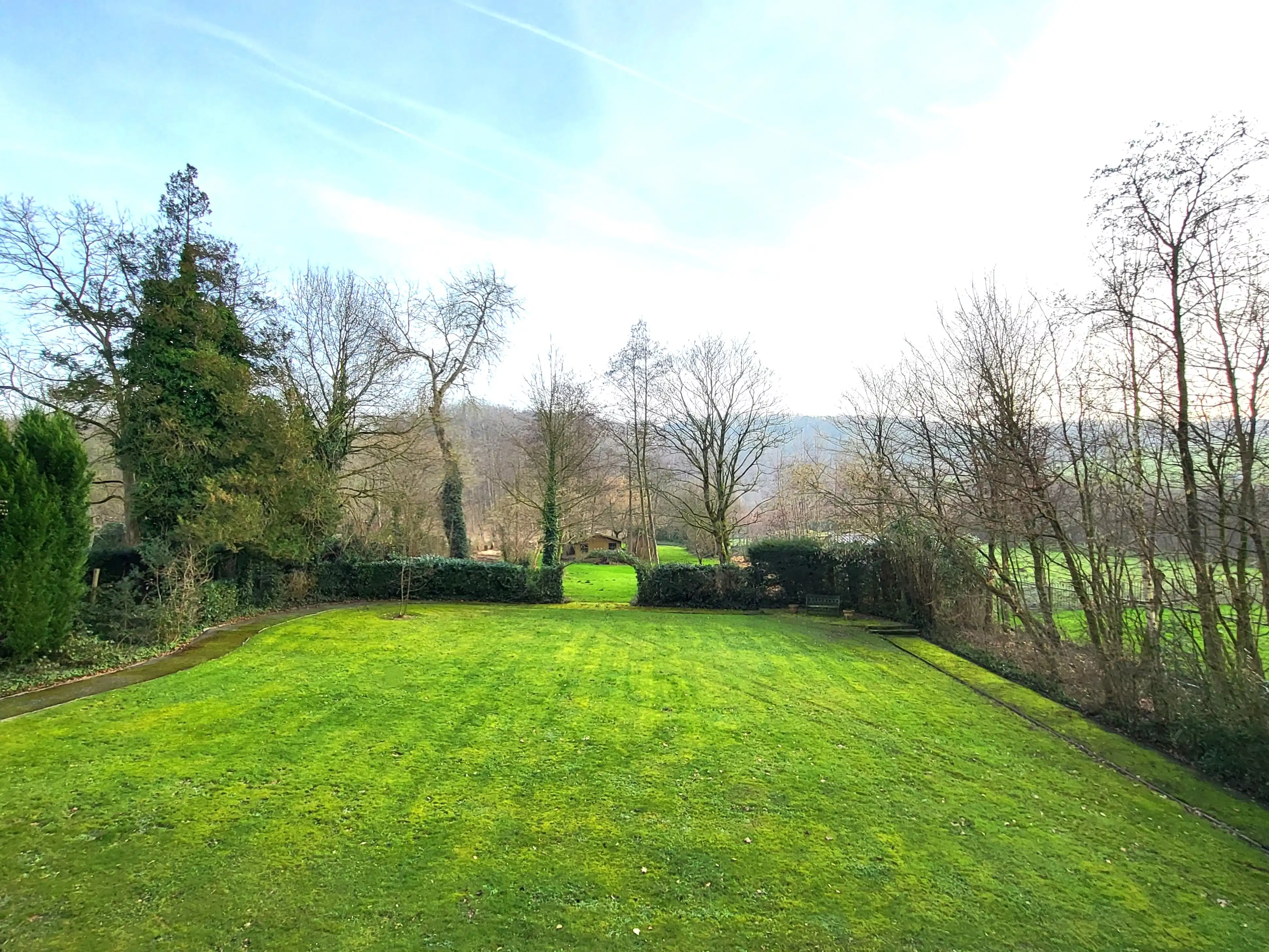 Uniek landhuis op een terrein van 3870m² met aangelegde zuidgerichte tuin en garage!  foto 7