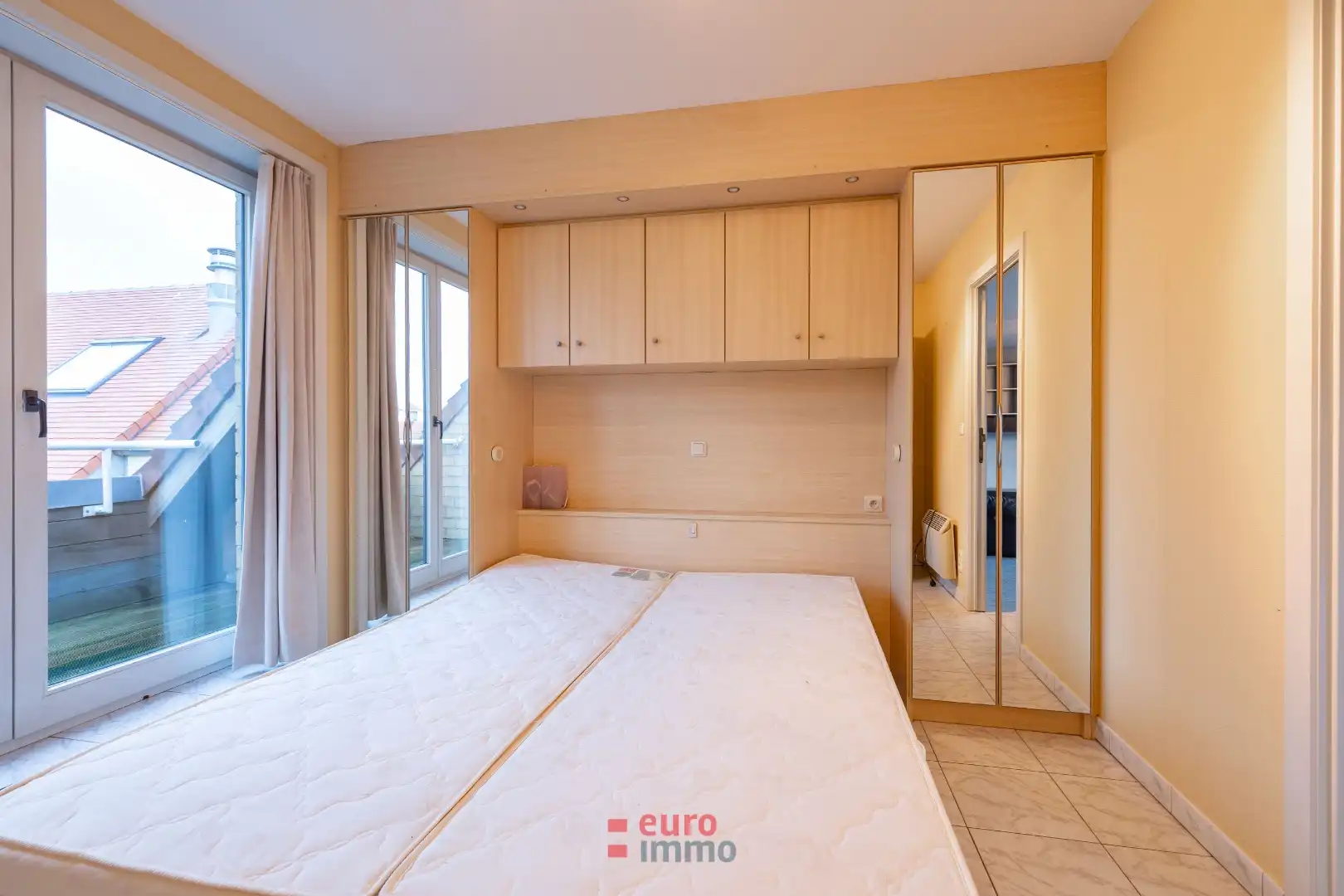 Ruim en lichtrijk appartement in de winkelstraat van Nieuwpoort foto 9