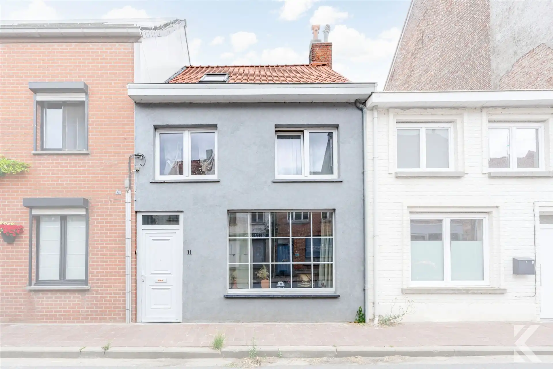 Volledig gerenoveerde woning met 4 slaapkamers en tuin. foto {{pictureIndex}}