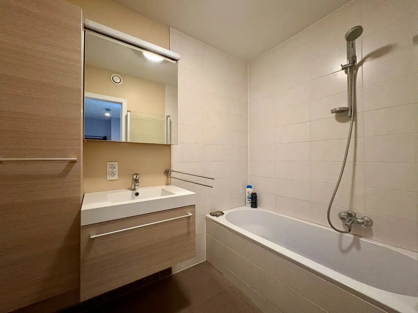 Gelijkvloers 2-slaapkamer appartement met tuin te koop in Harelbeke foto 8