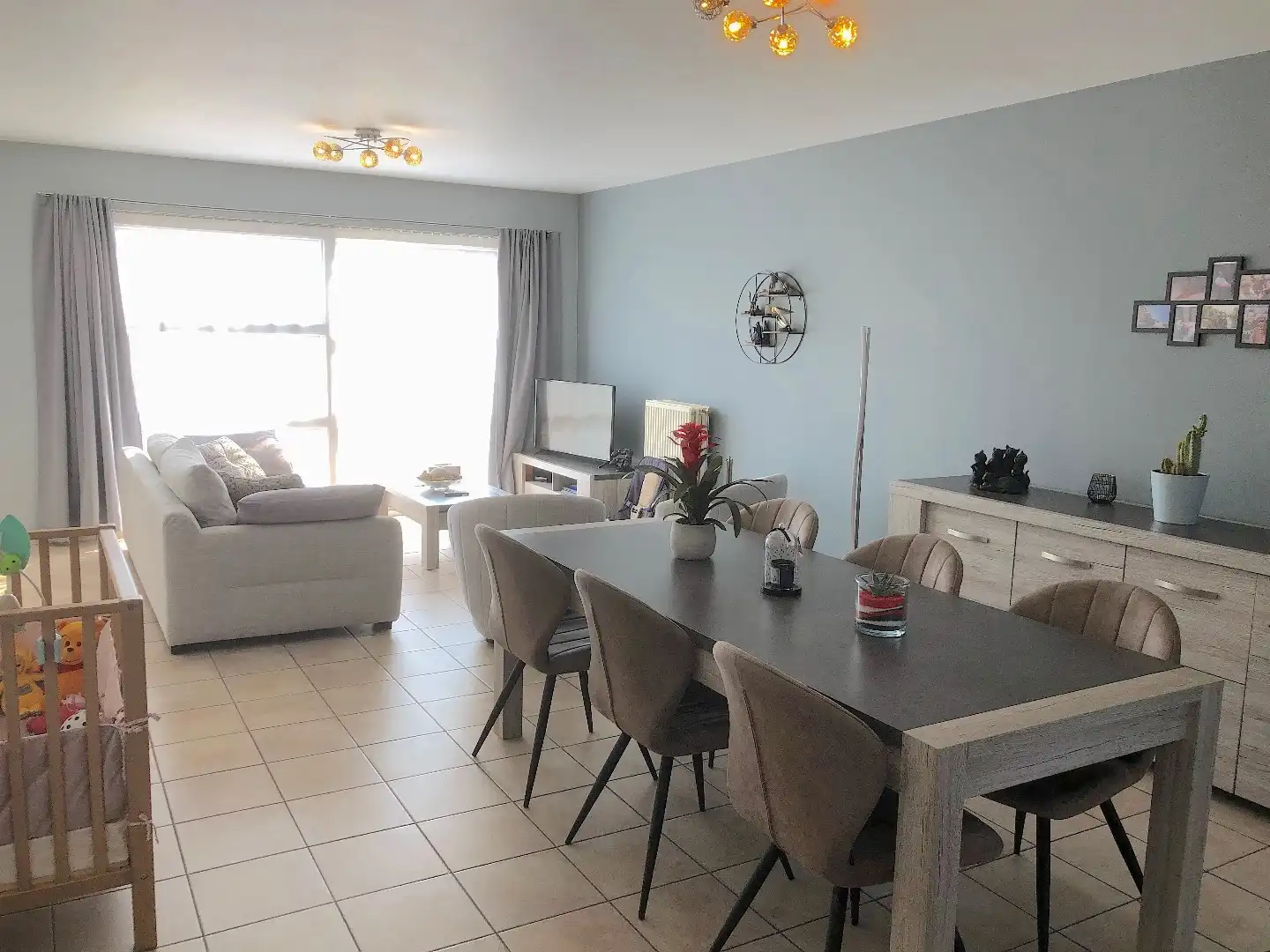 Ruim duplexappartement met 2 slaapkamers! foto 2