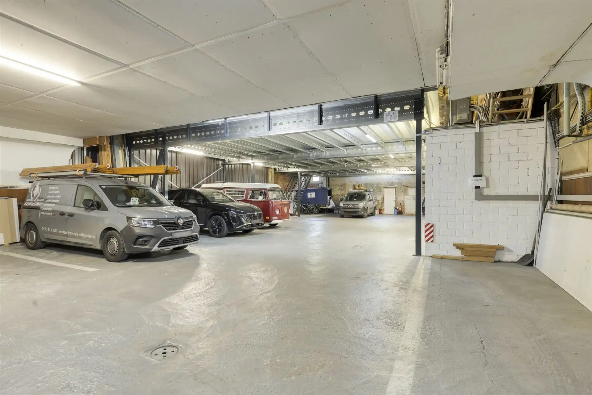 Ruime woning met handelsruimte(57m²)en opslagruimte(462m²). foto 22