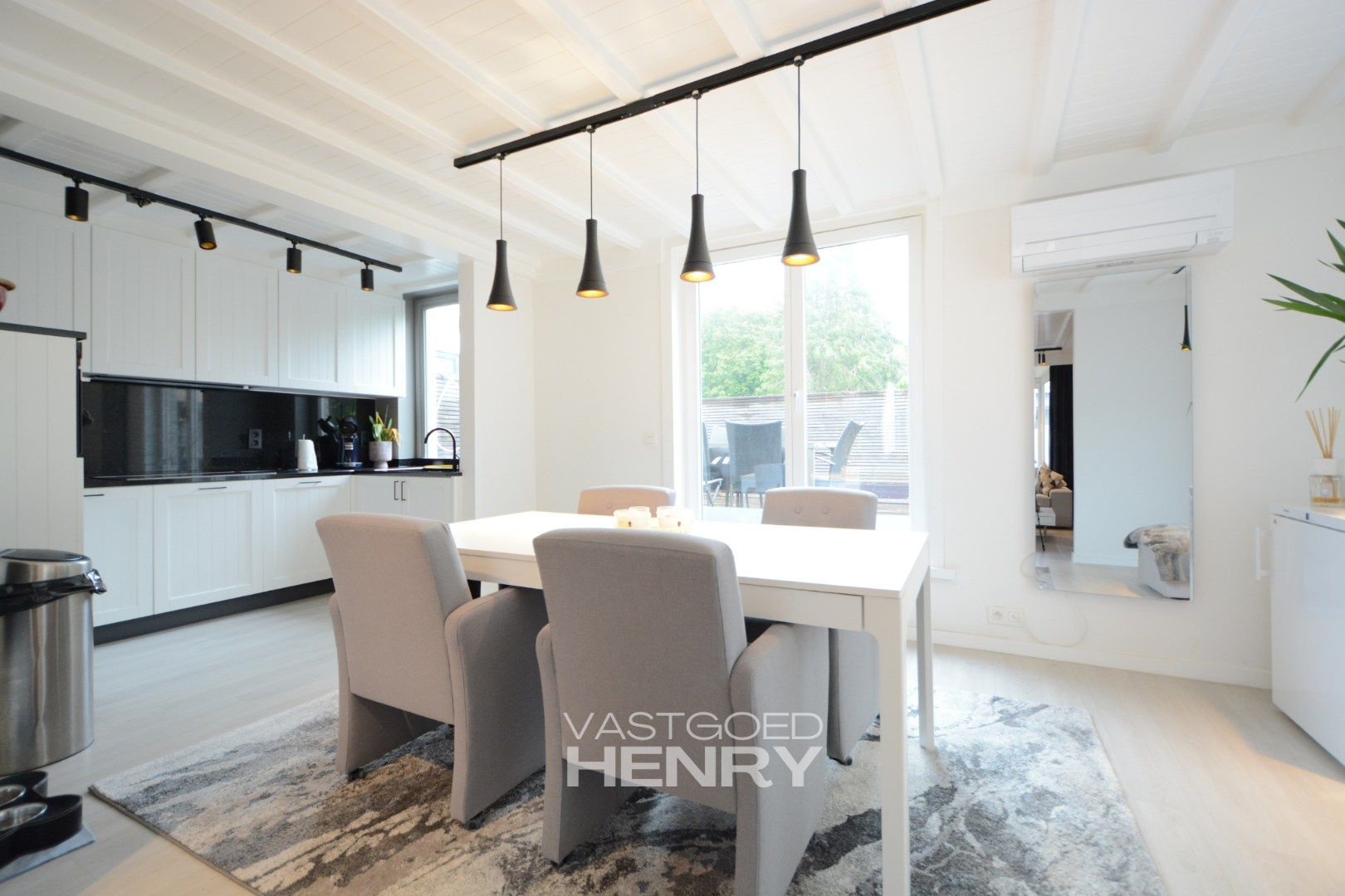 Privé duplex appartement met groot terras te huur foto 6