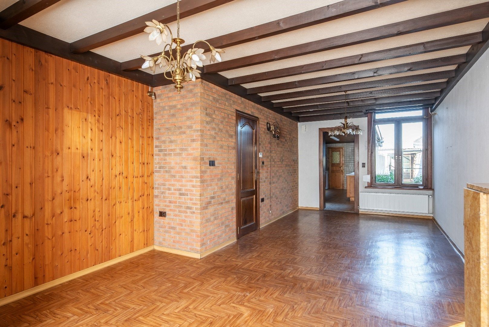 Rijwoning in Geel centrum met tuin en  3 slaapkamers . foto 4