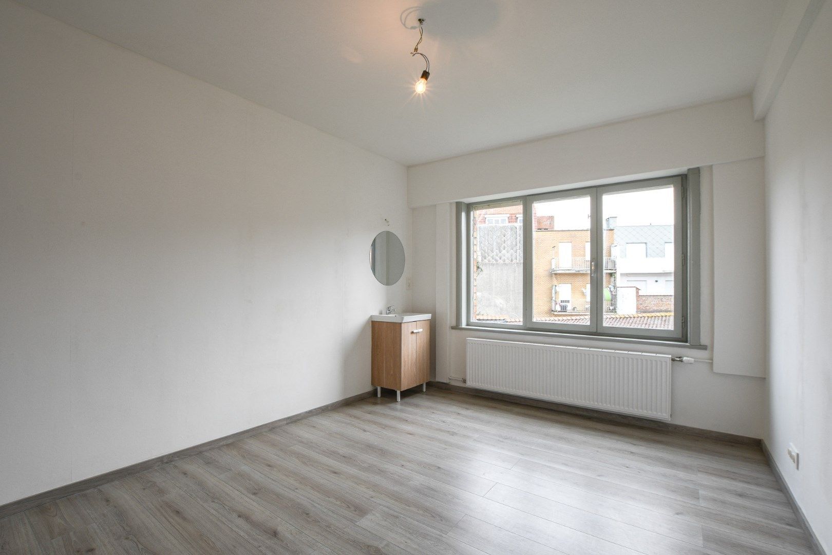 Gerenoveerd 2-slaapkamer appartement in Wenduine te huur foto 5