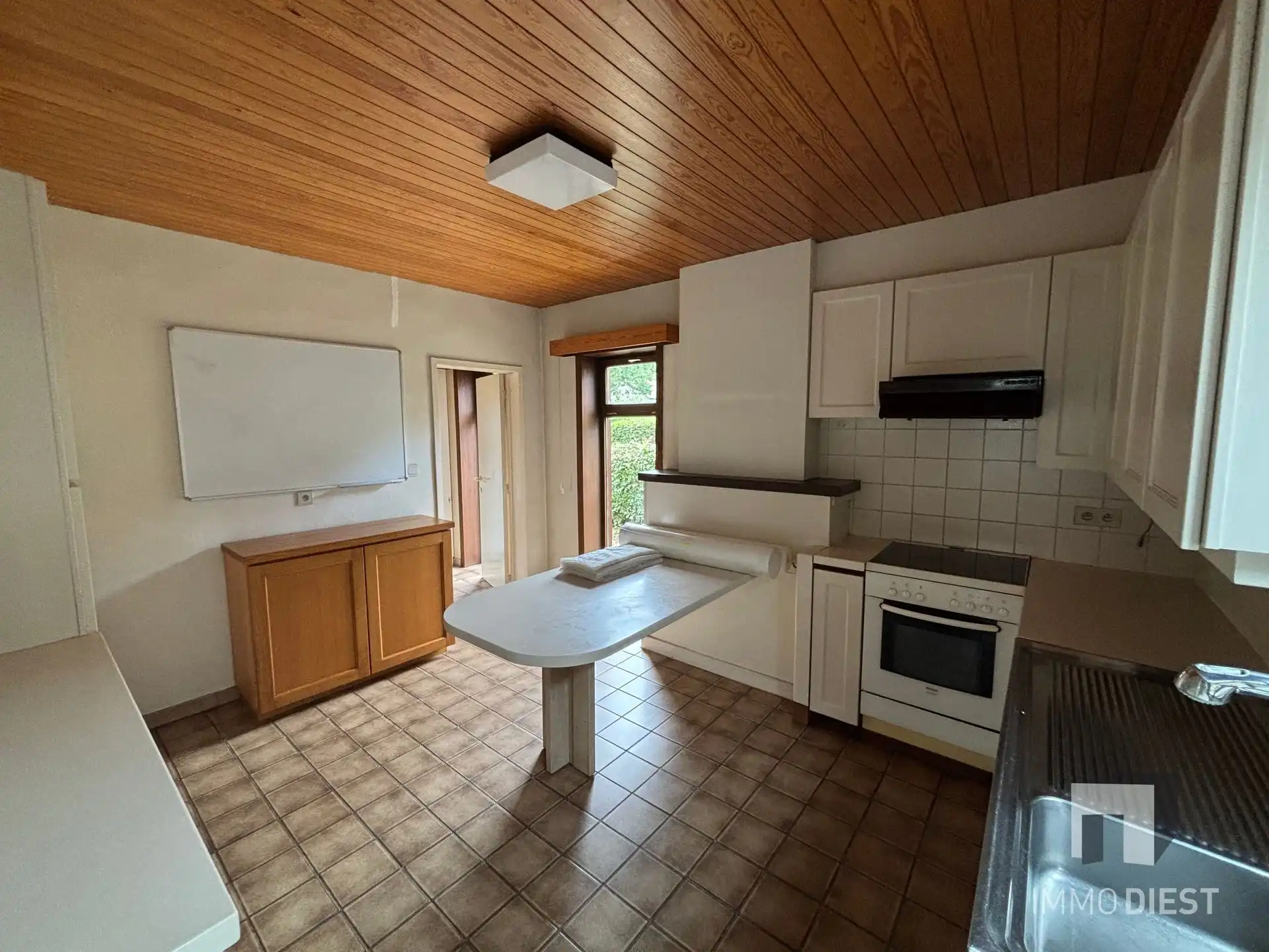 Te koop: Te renoveren vrijstaande woning met 3 slaapkamers en ruime garage  foto 8