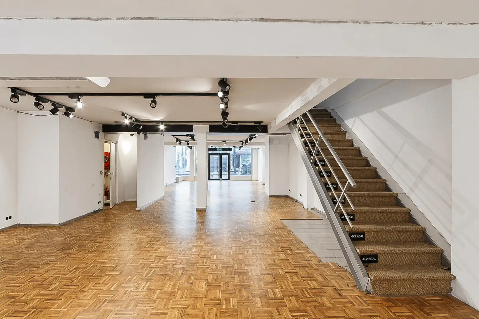 Centraal gelegen winkelpand met mezzanine Lippenslaan 162 foto 9